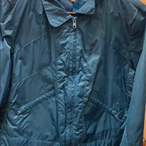 Lightweight jacket - Picture 3 of 3